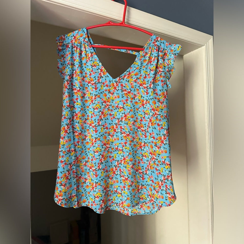 New with tags. Size M. Loft blouse.100% polyester. Machine wash cold